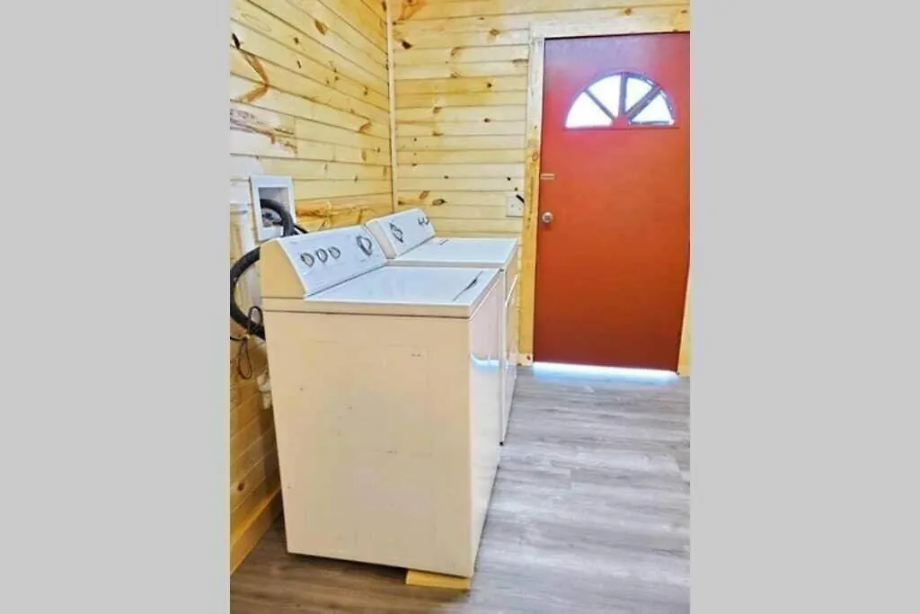 Tatil Evi Big Bear River House, Hot Tub, Outdoor Grill, River Access, 3 Beds