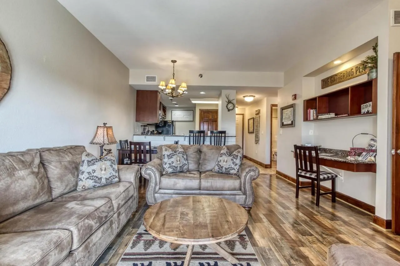 Gorgeous 2bd 2bth With Mountain Views Pool Hot Tub Game Close To Parkway Pigeon Forge