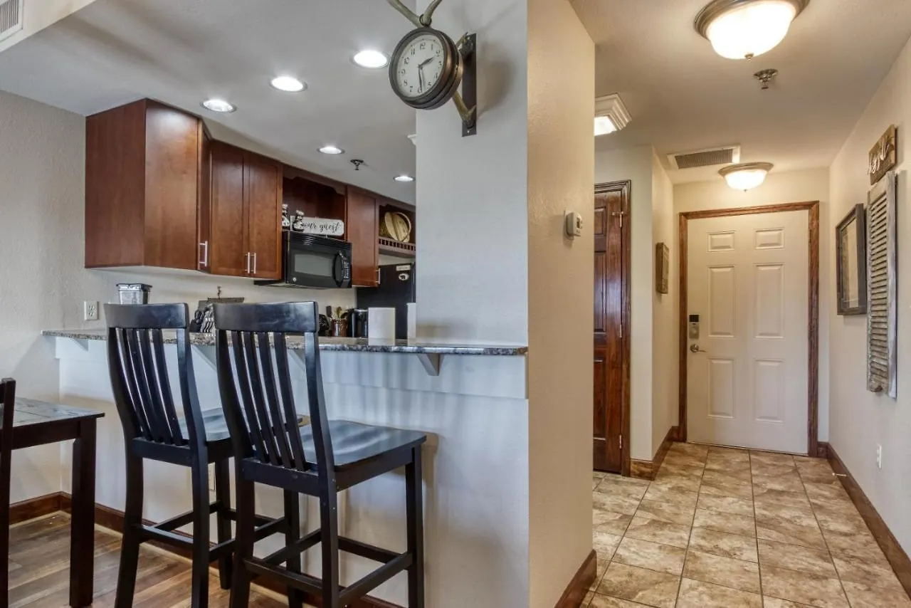 Apartment Gorgeous 2bd 2bth With Mountain Views Pool Hot Tub Game Close To Parkway *