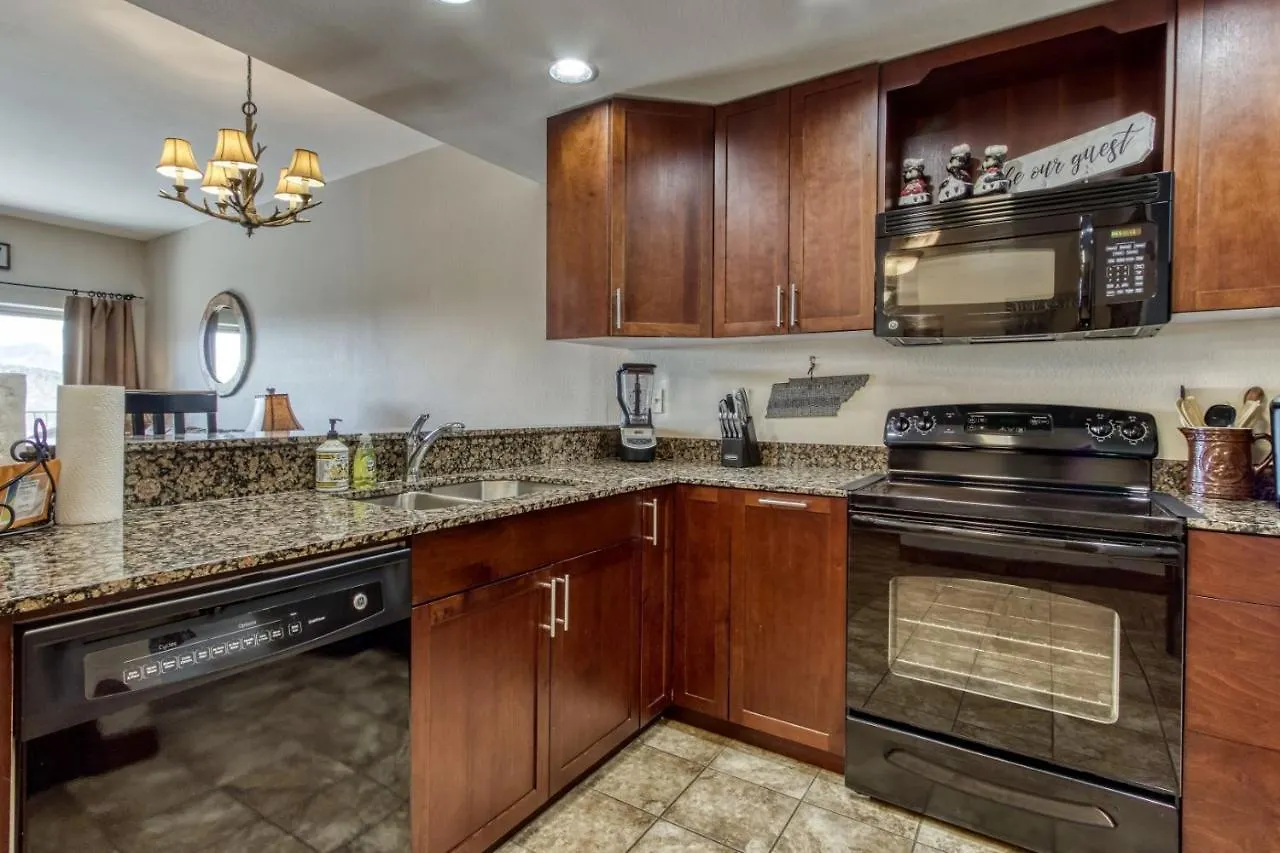 Gorgeous 2bd 2bth With Mountain Views Pool Hot Tub Game Close To Parkway Apartment *