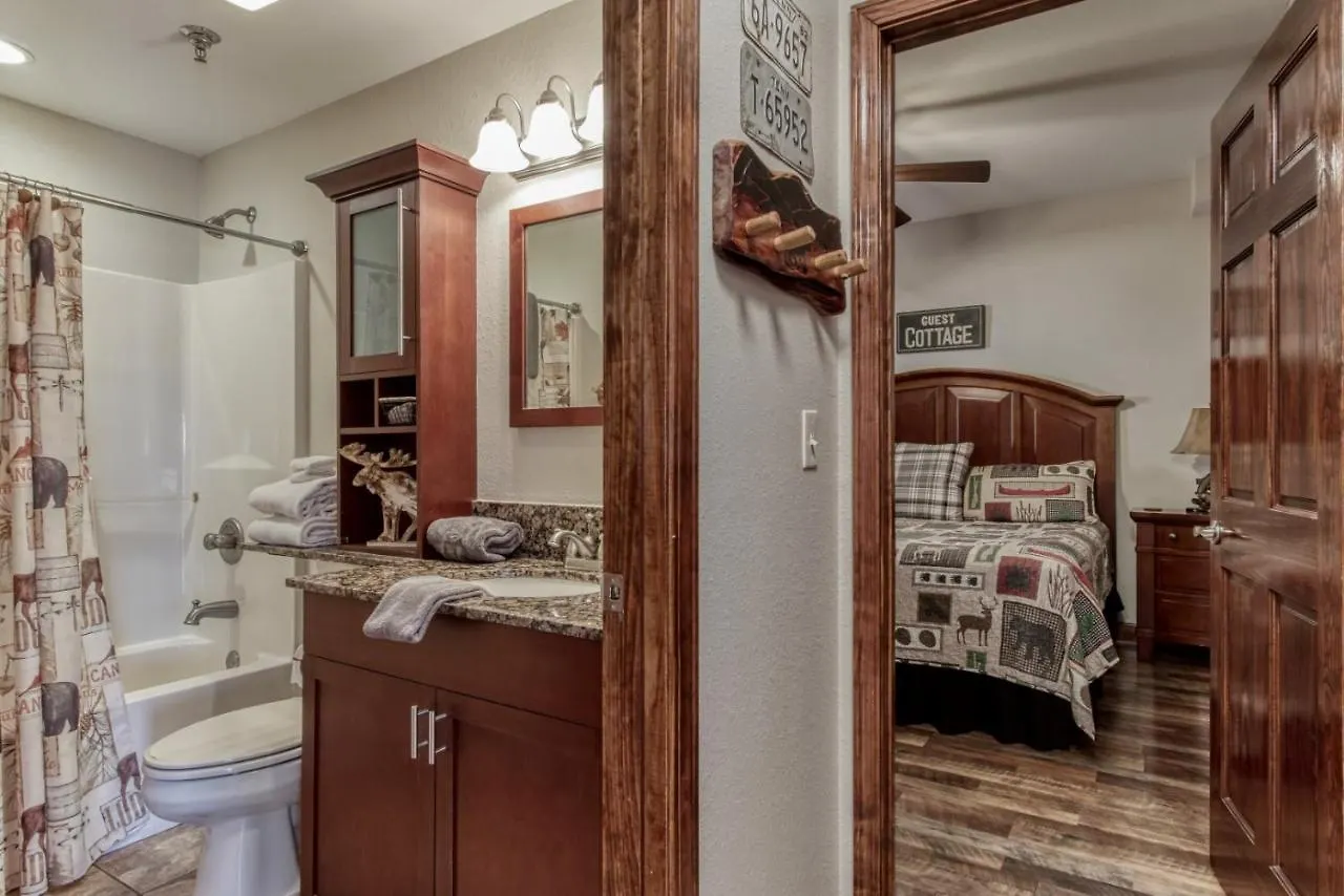 Gorgeous 2bd 2bth With Mountain Views Pool Hot Tub Game Close To Parkway Pigeon Forge
