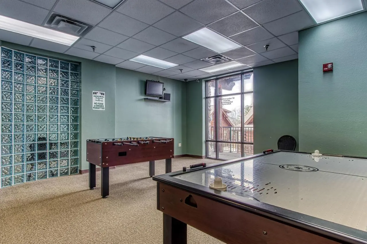 Gorgeous 2bd 2bth With Mountain Views Pool Hot Tub Game Close To Parkway Apartment