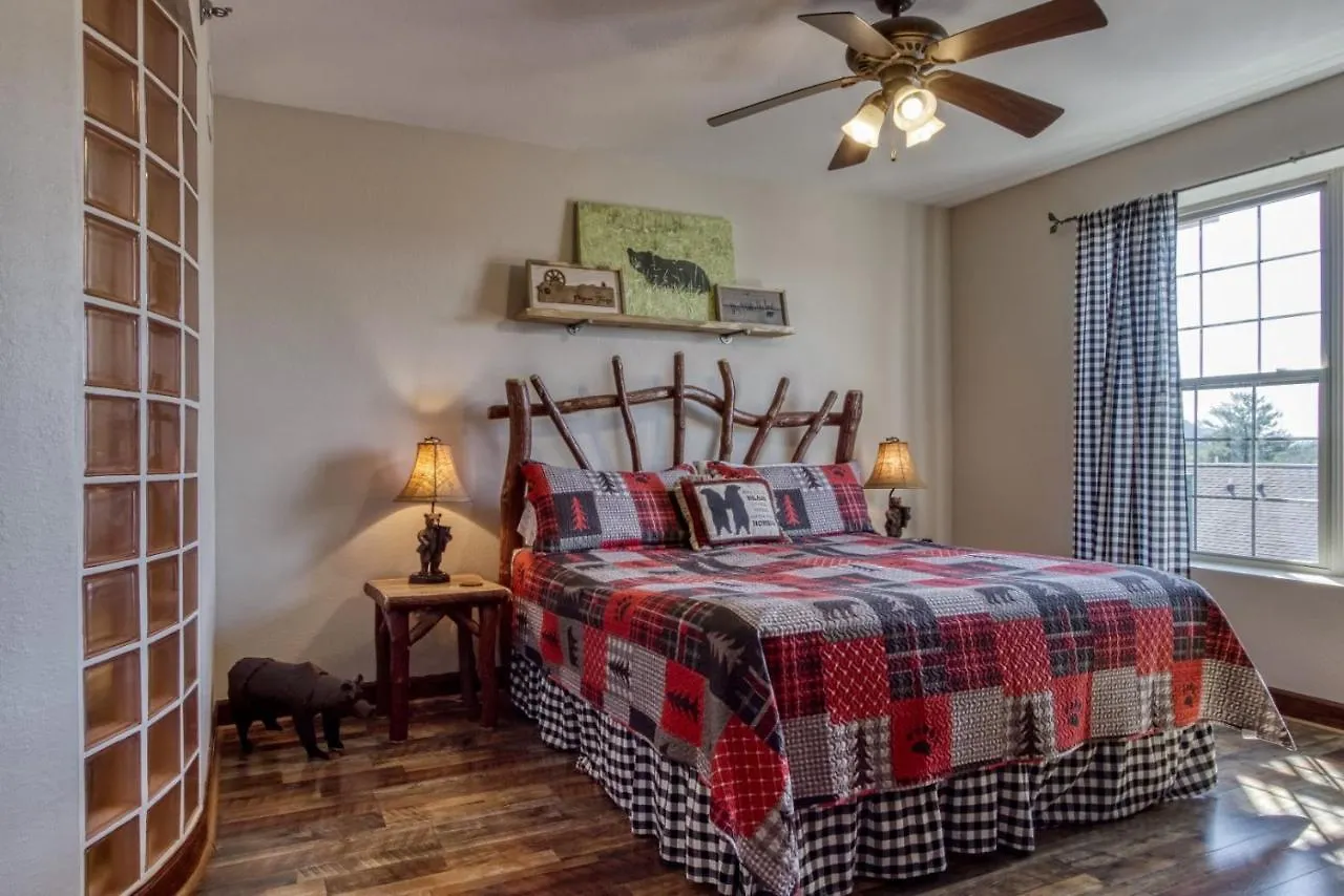 Gorgeous 2bd 2bth With Mountain Views Pool Hot Tub Game Close To Parkway Apartment