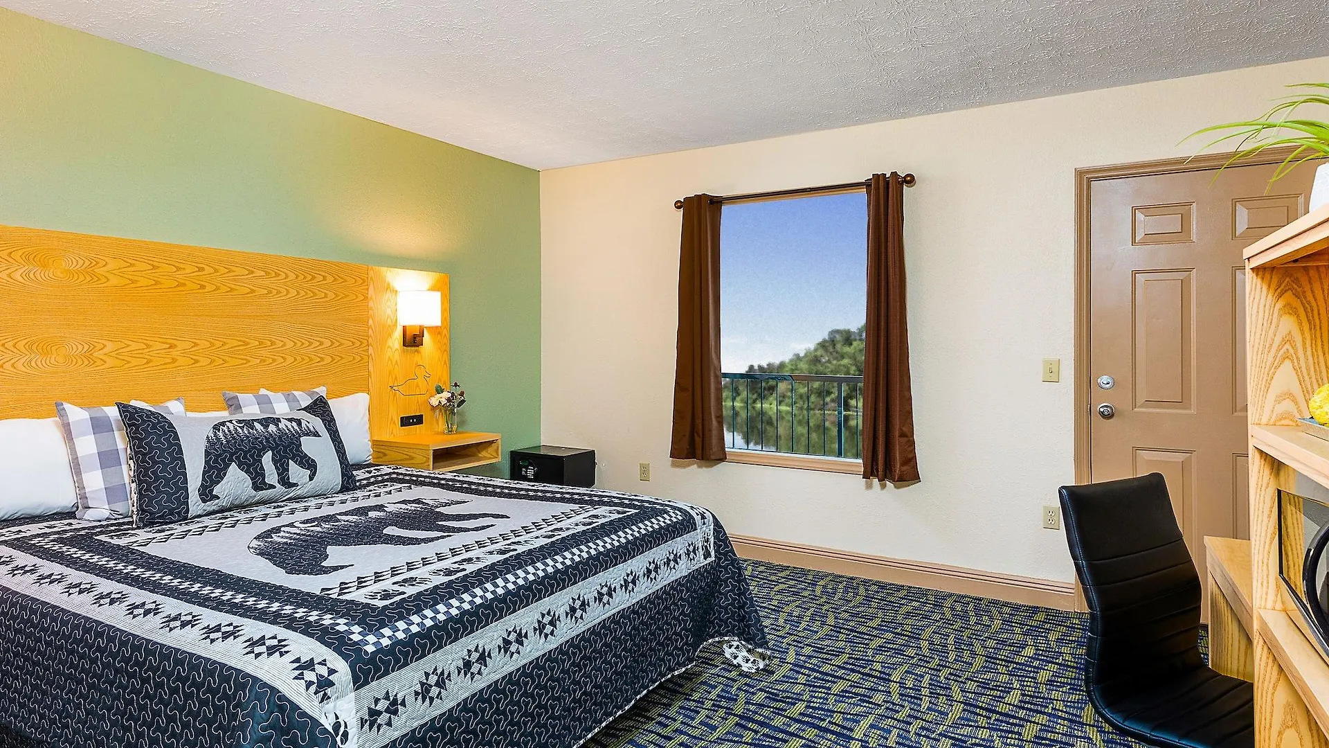 Creekstone Hotel 2*