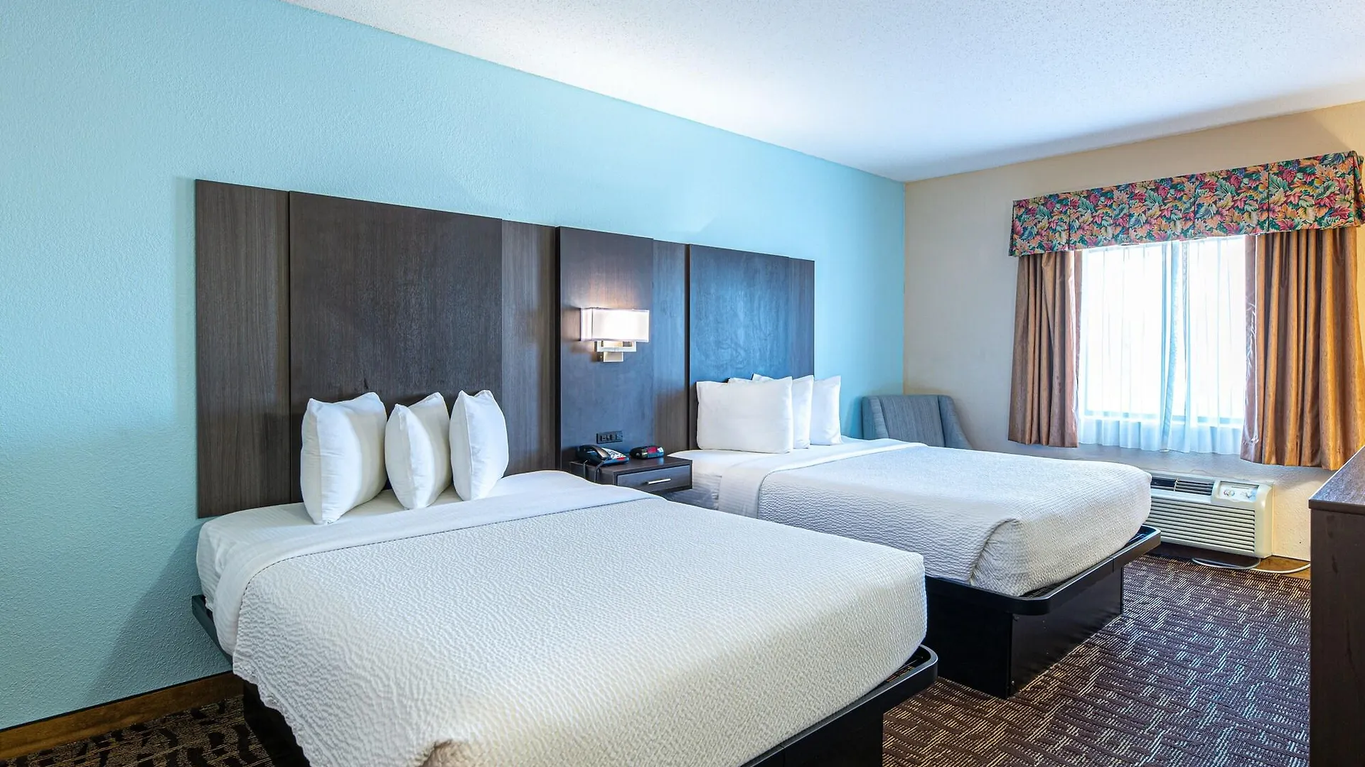 Hotel River Bend - 2*