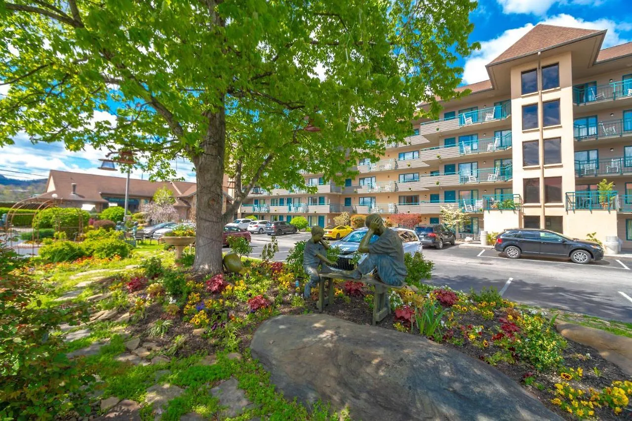 Arbors At Island Landing & Hotel