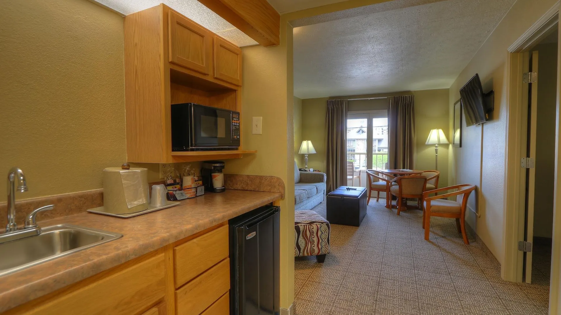 Quality & At Dollywood Lane 2*