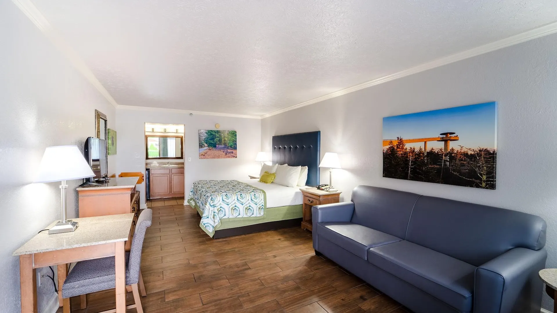Hotel By Willow Brook