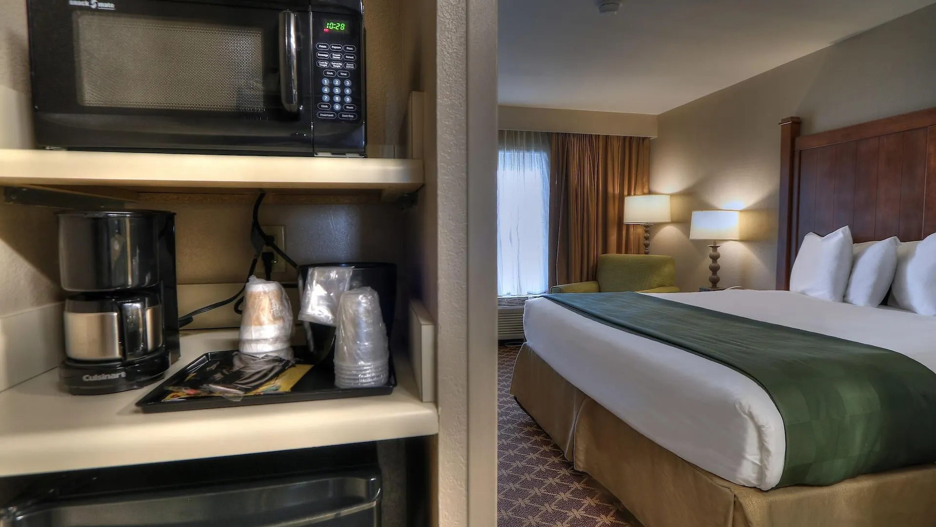 Inn Quality Near The Island
