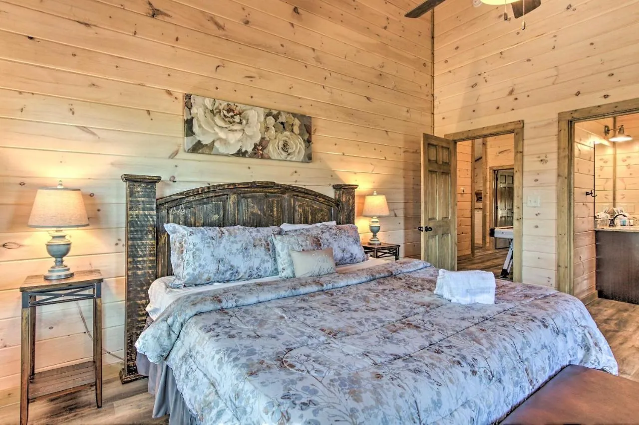 Holiday home 'madison Bear Garden' 7bdr W/hot Tub + Pool Access *