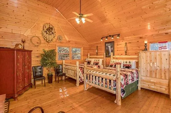 Smokey Max Holiday home Pigeon Forge