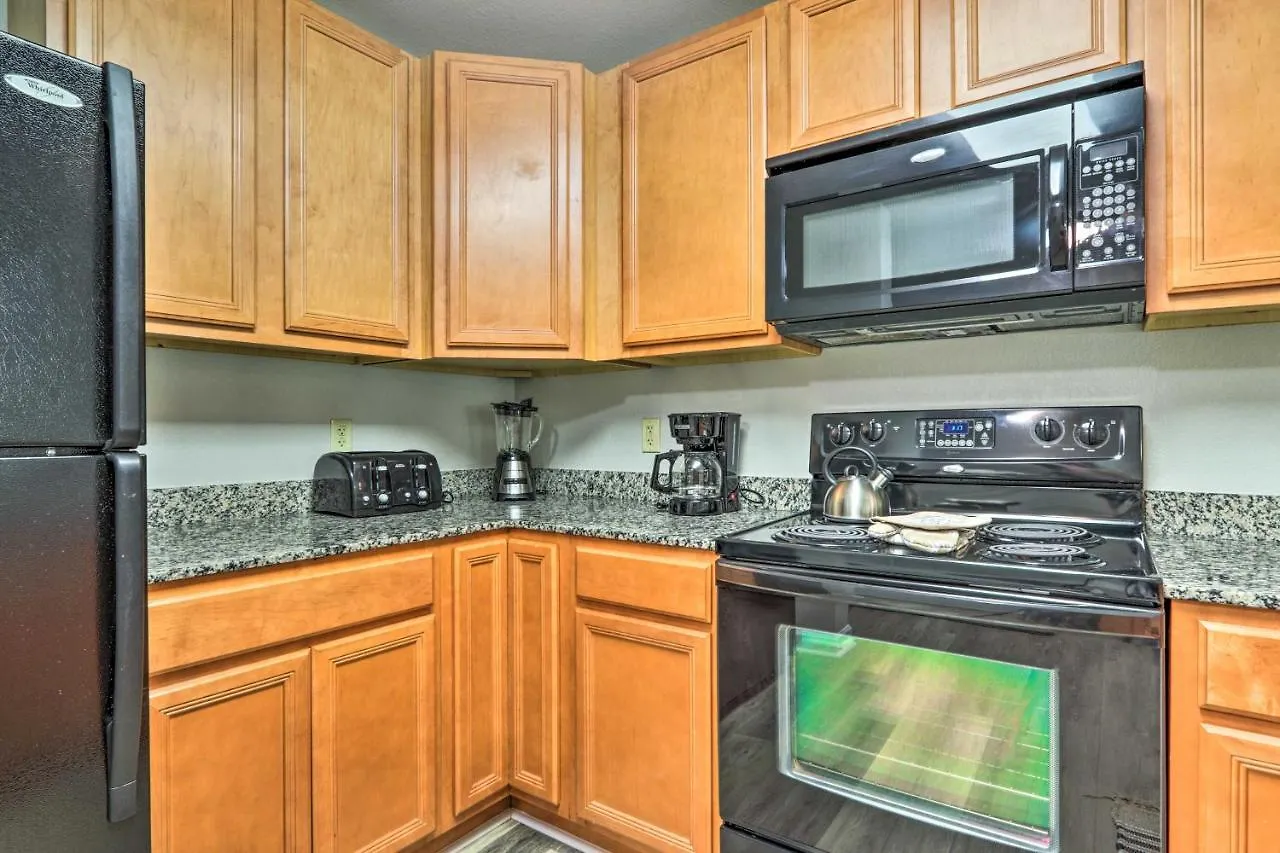 Downtown With Pool Access! Appartement