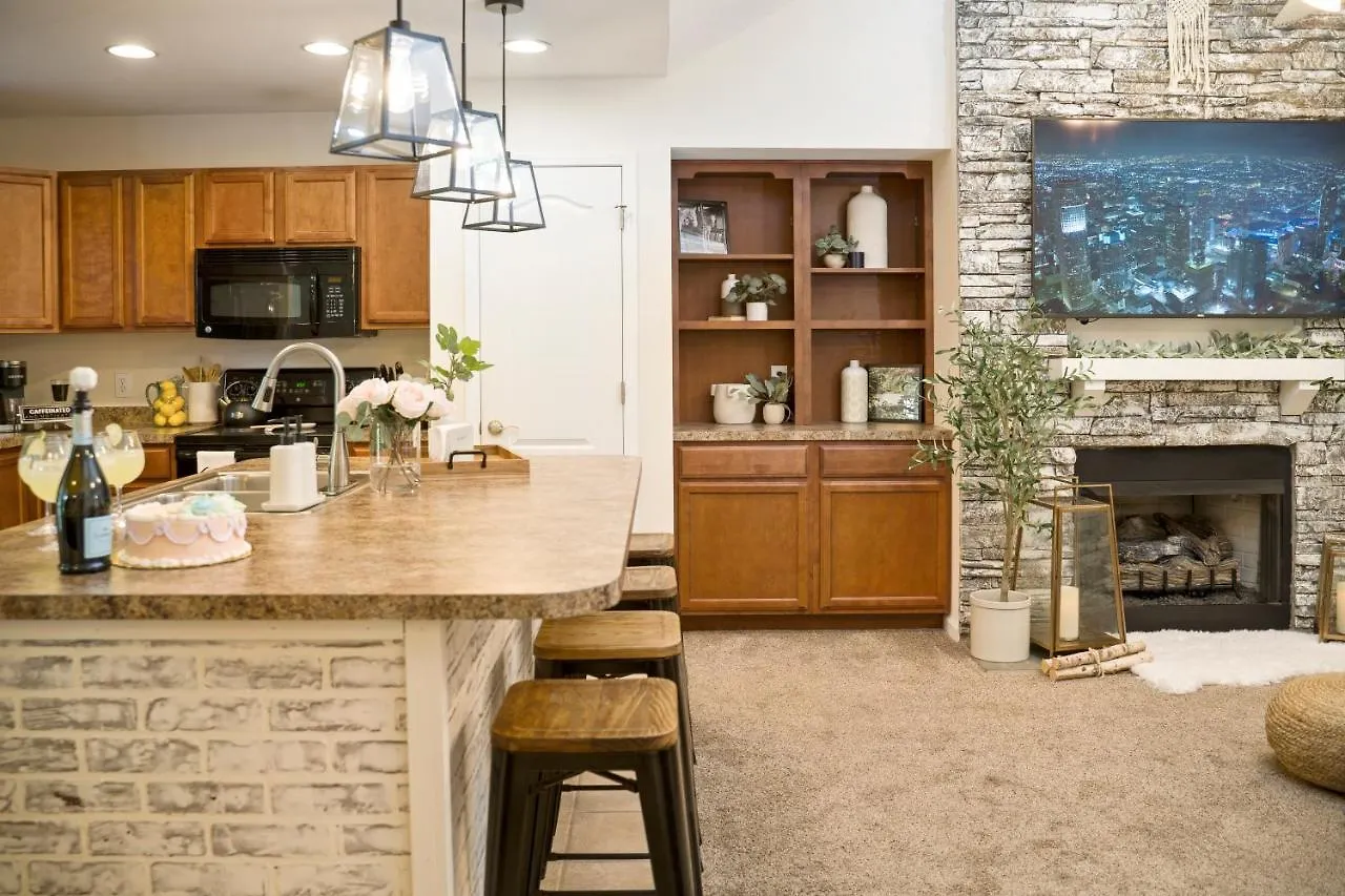 Luxe Quiet Townhouse W/parking/pool/by Dollywood 펜션 비둘기 포지