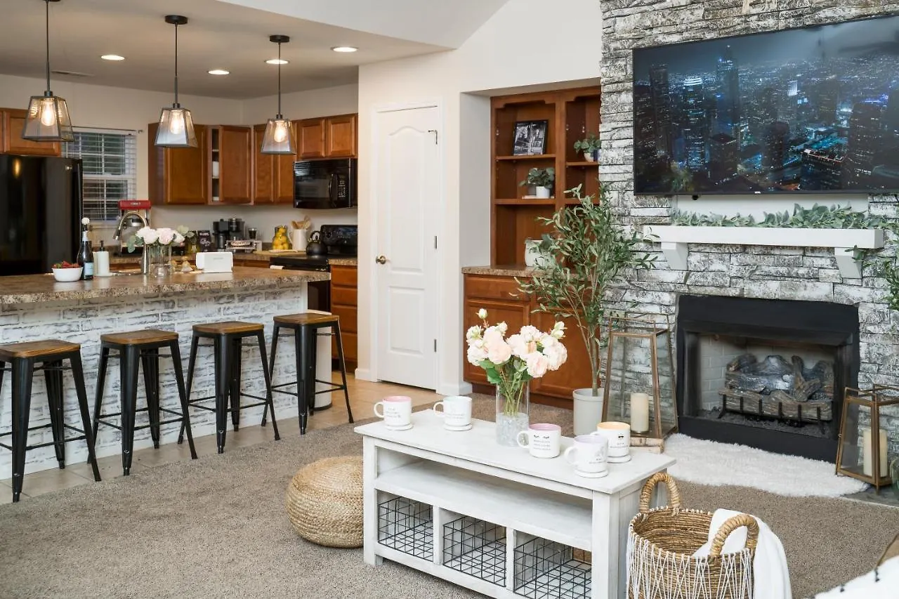 Luxe Quiet Townhouse W/parking/pool/by Dollywood 비둘기 포지