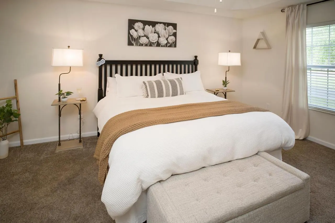 Luxe Quiet Townhouse W/parking/pool/by Dollywood *