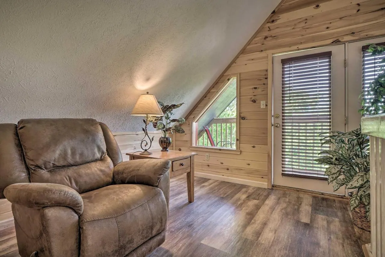Rustic With Private Hot Tub! * Pigeon Forge