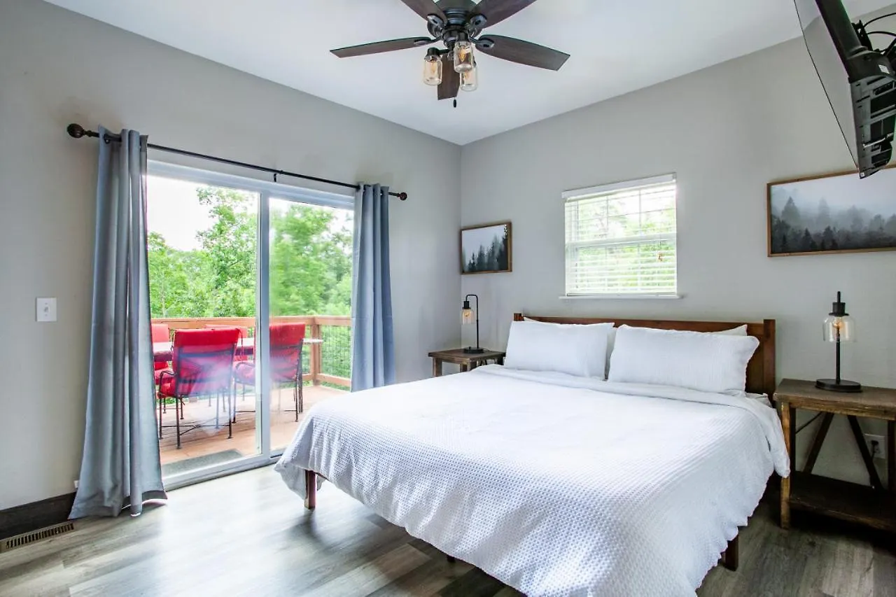 Pine Cove - Hot Tub, Game Room, Theater Holiday home Pigeon Forge