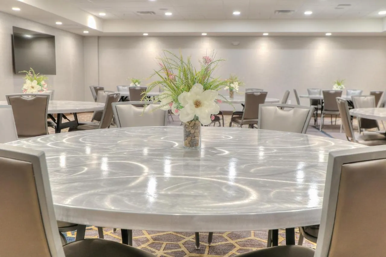 Hotel & Convention Center, An Ihg 4*