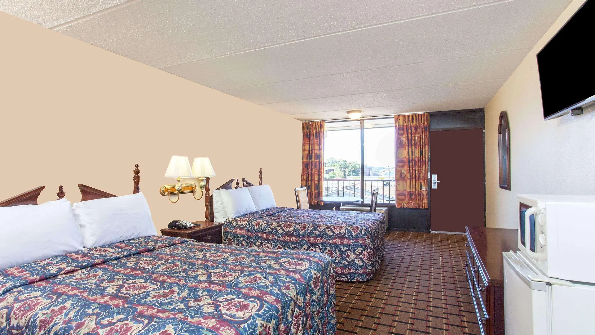 Clarion & Near The Leconte Center Hotel