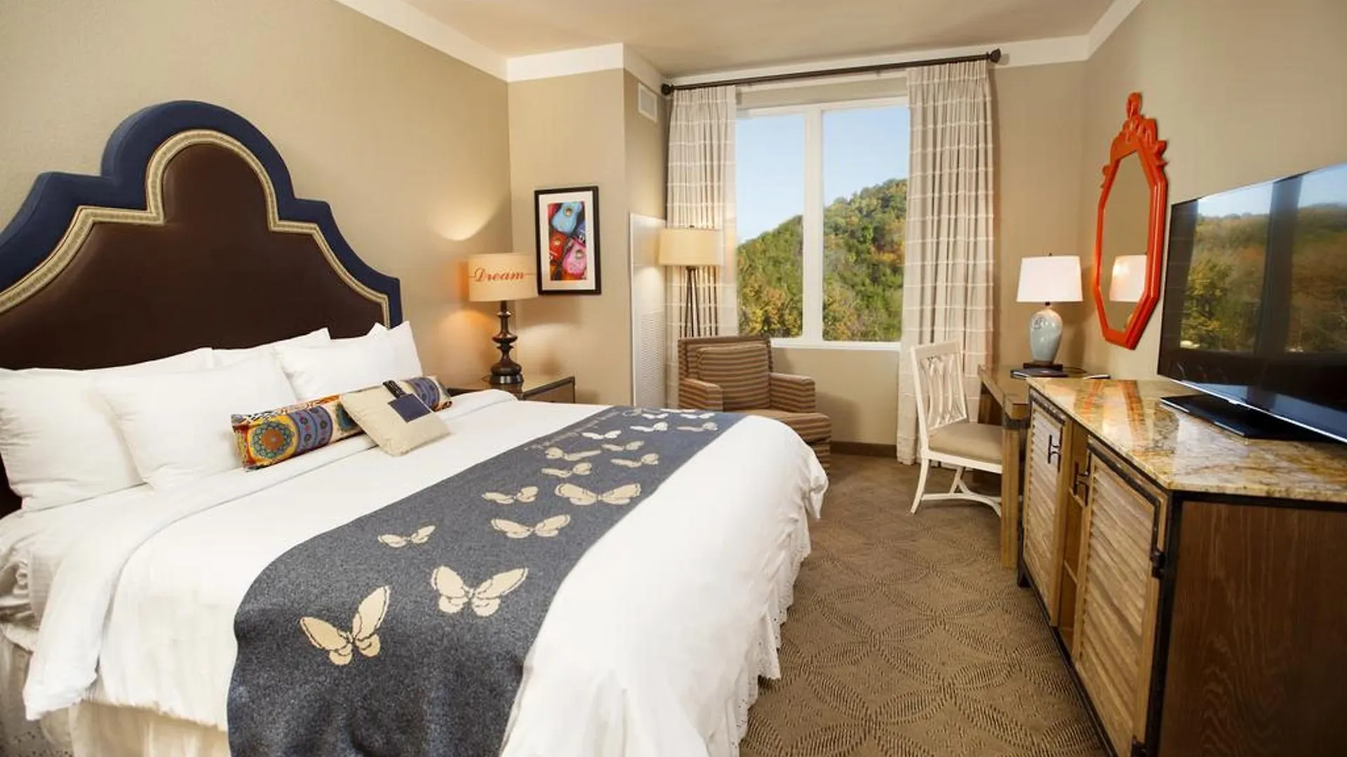 Dollywood's Dreammore And 4*