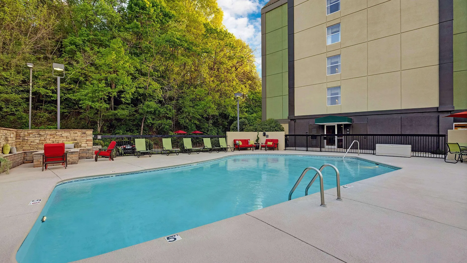 Hampton & On The Parkway 3*