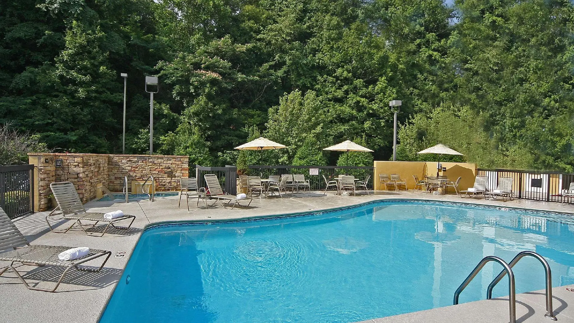 Hotell Hampton & On The Parkway 3*