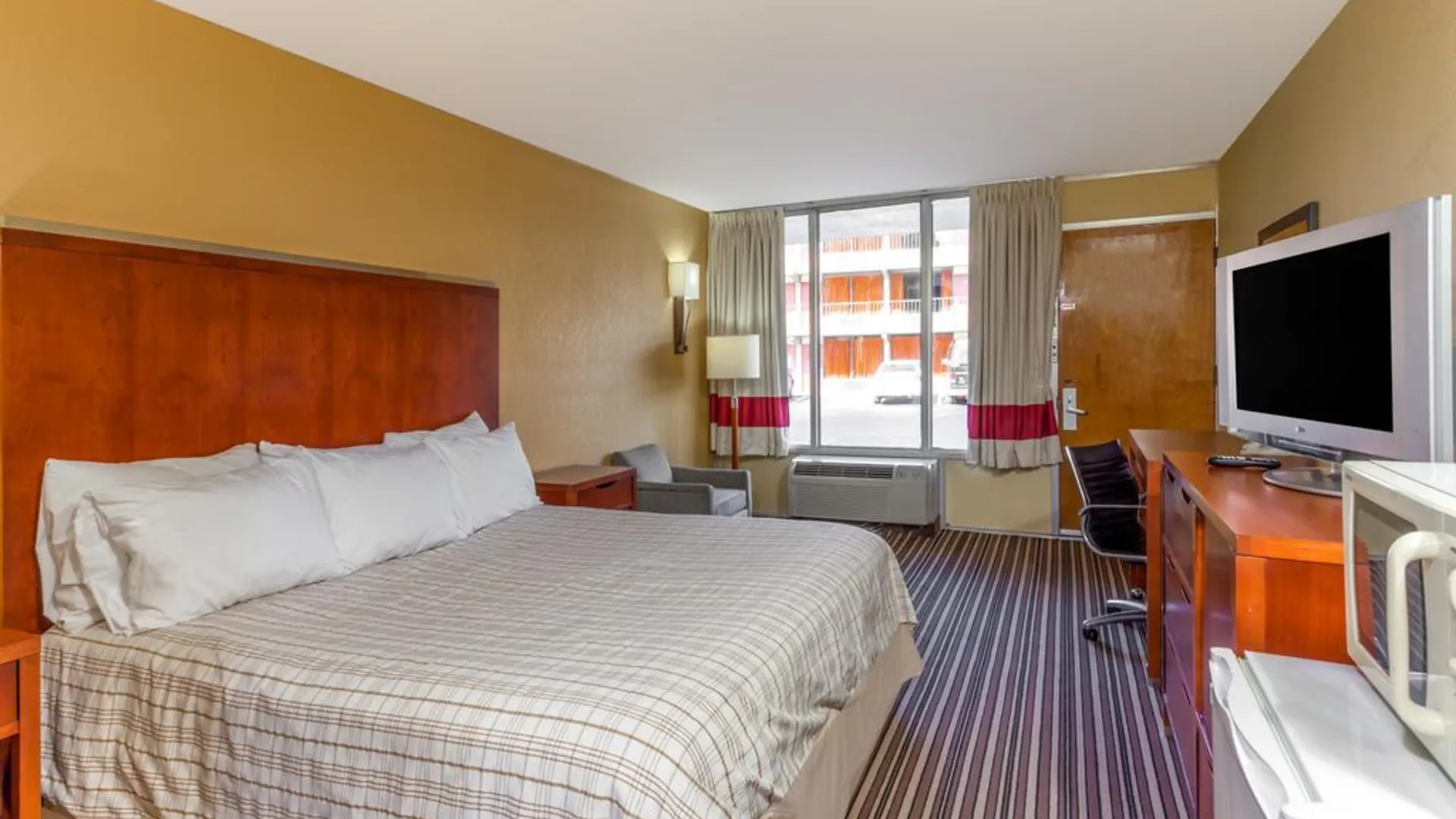 Econo Hotel 2*