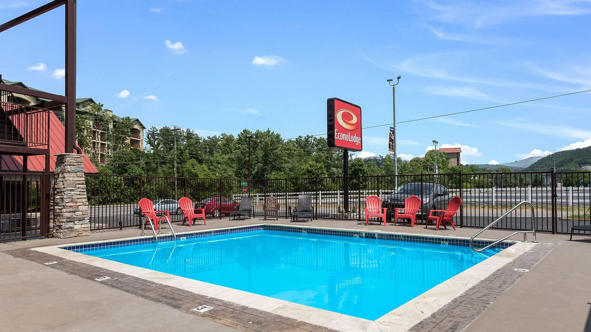 Econo Hotel 2*