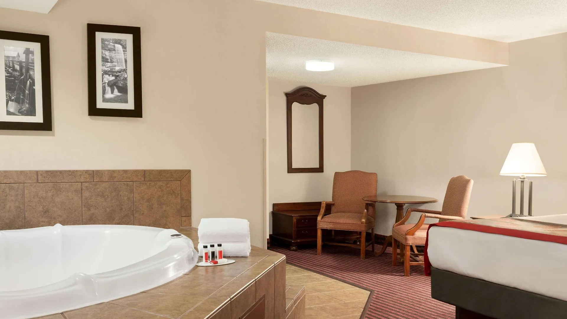Hotel Ramada By Wyndham North Pigeon Forge