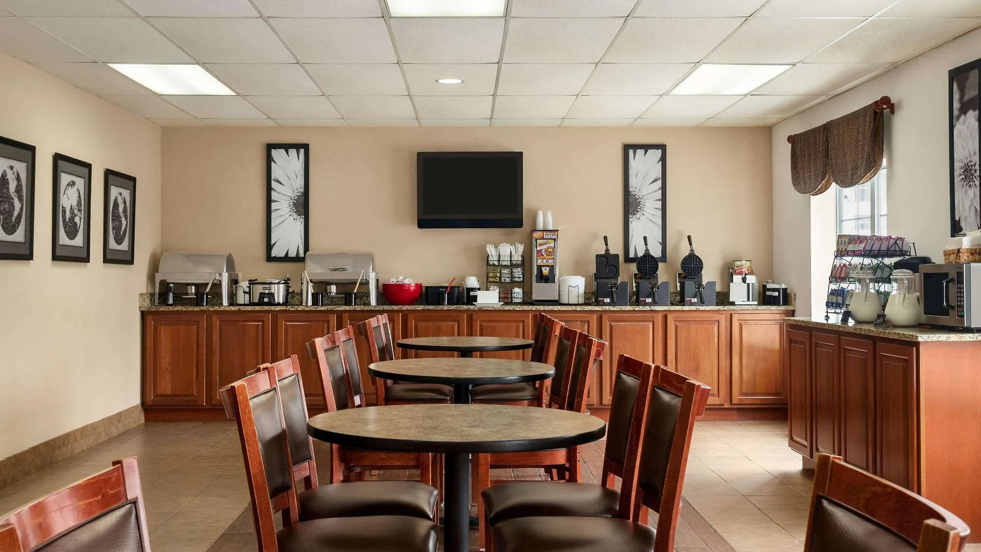 Hotel Ramada By Wyndham North 3*