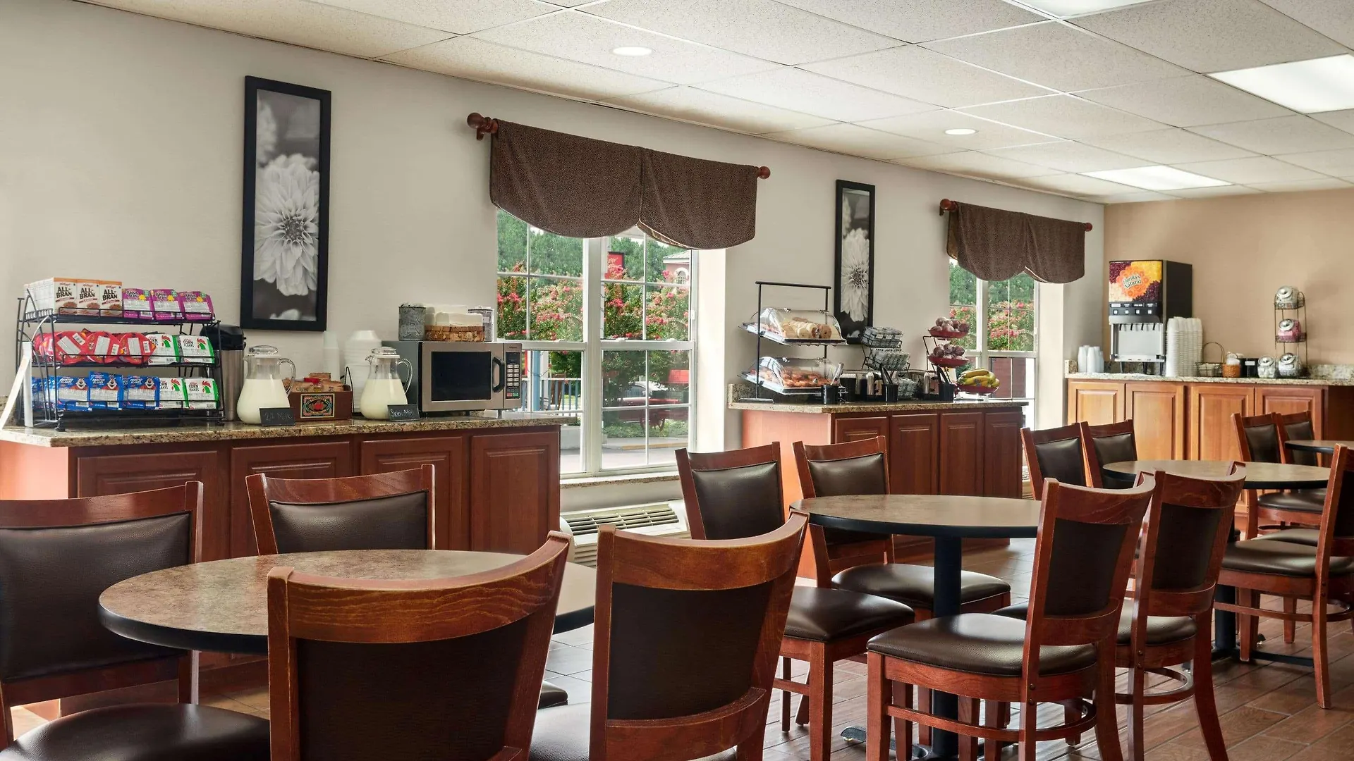 Ramada By Wyndham North Hotel 3*
