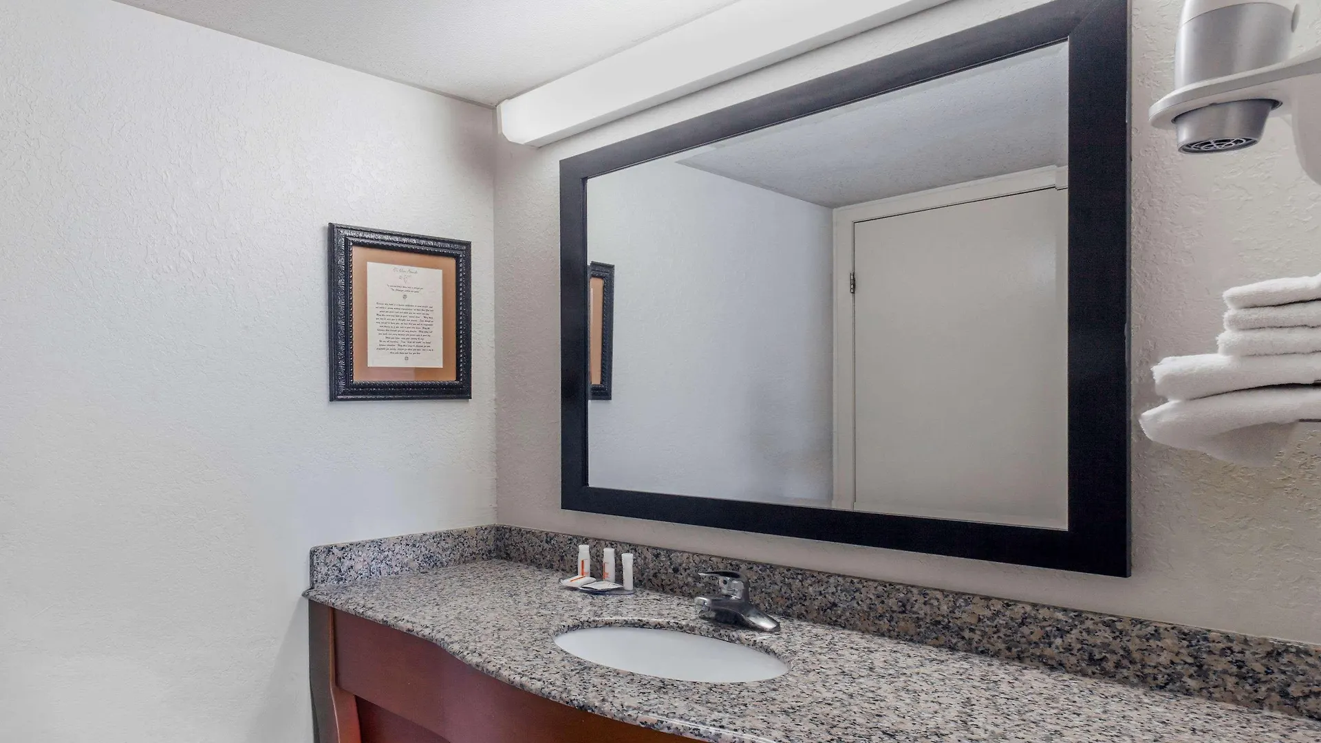 Baymont By Wyndham Near Island Drive 3*