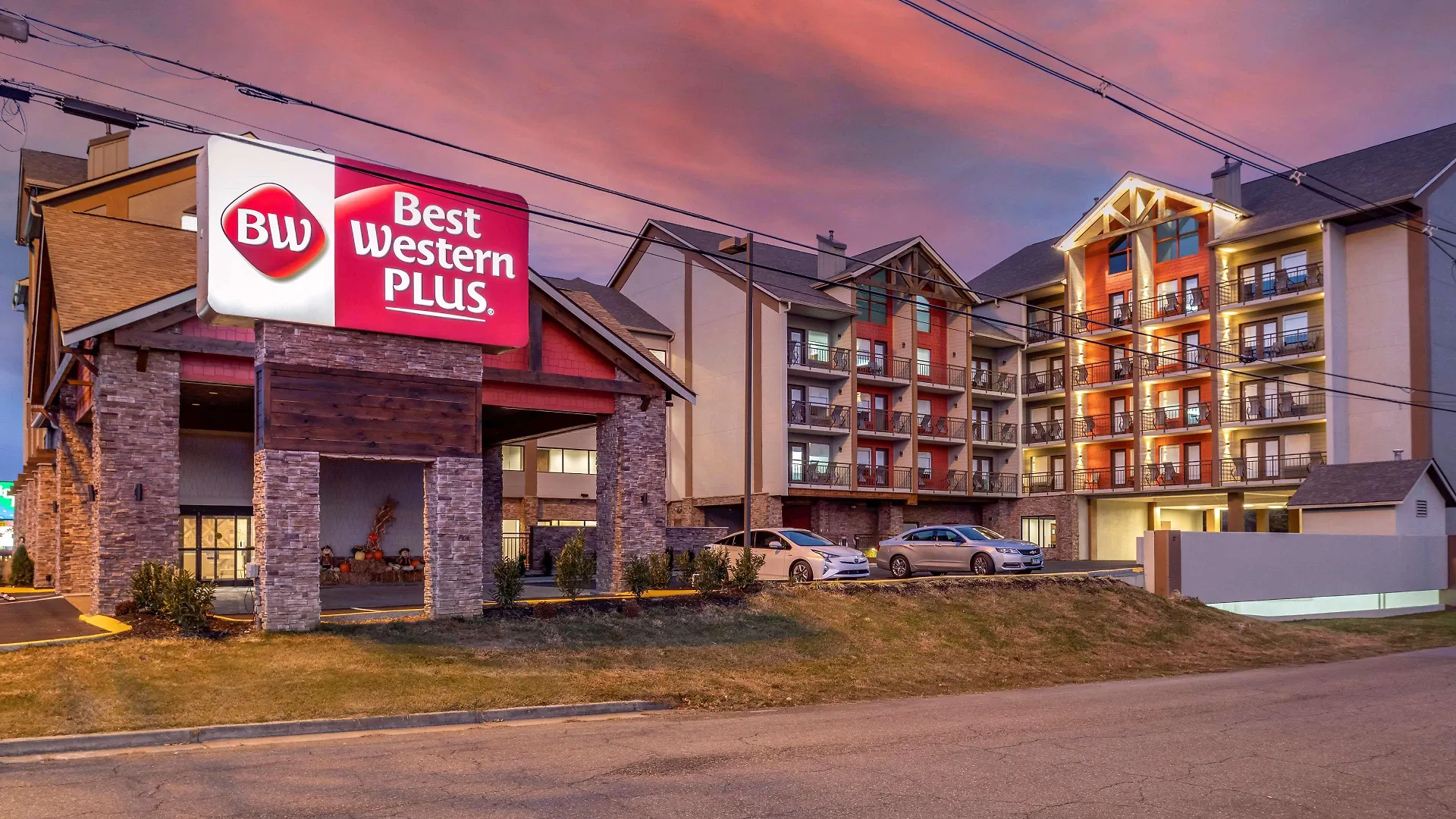 Western Apple Valley Pigeon Forge