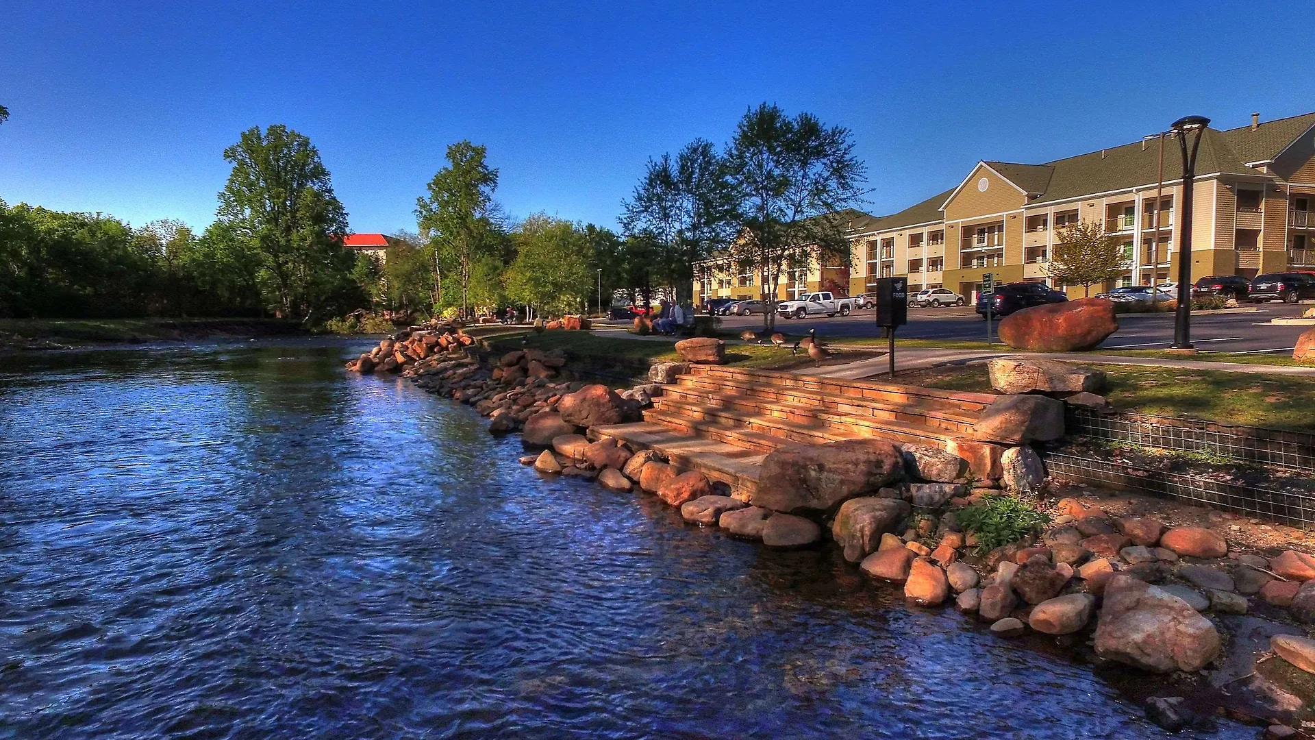 Econo Riverside Lodge *