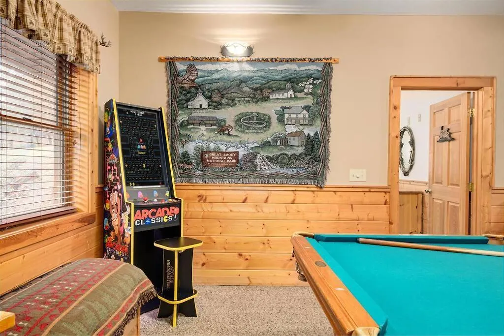 Premier Cabin - Golden Tee, Arcade, Location! * بيدجن فورج
