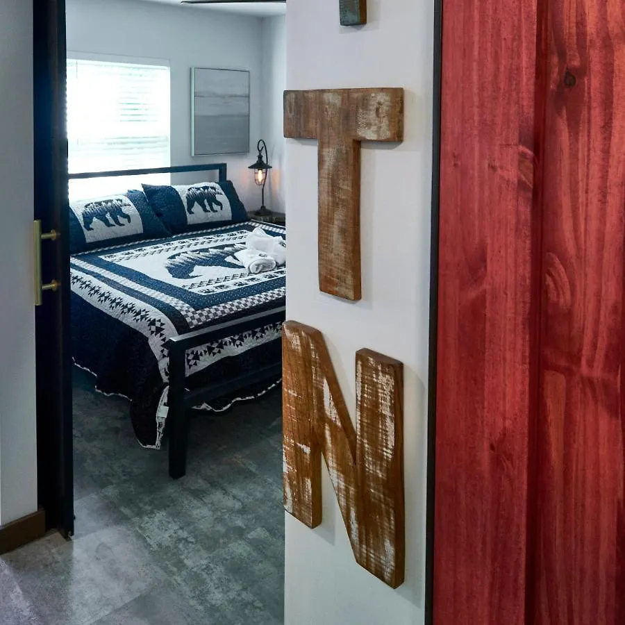 Steps From Downtown Parkway + Private Hottub And Firepit - Wifi - Firefly Appartement Pigeon Forge