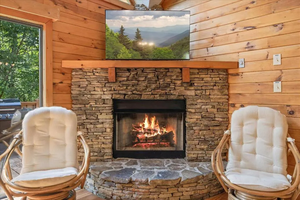 Chalet 1 Min To The Parkway Spacious W 3 And Extra Bedroom! *