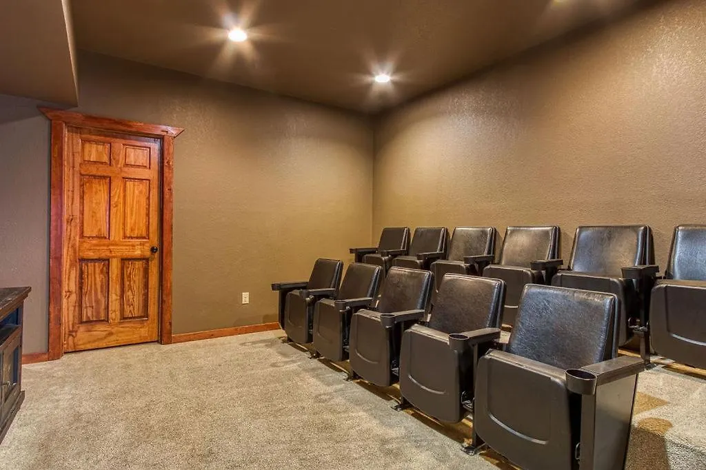 Feriehus Mountain Splash, Private Pool, Theater Room, 1089 Free Tickets Each Paid Day, Dollywood And *