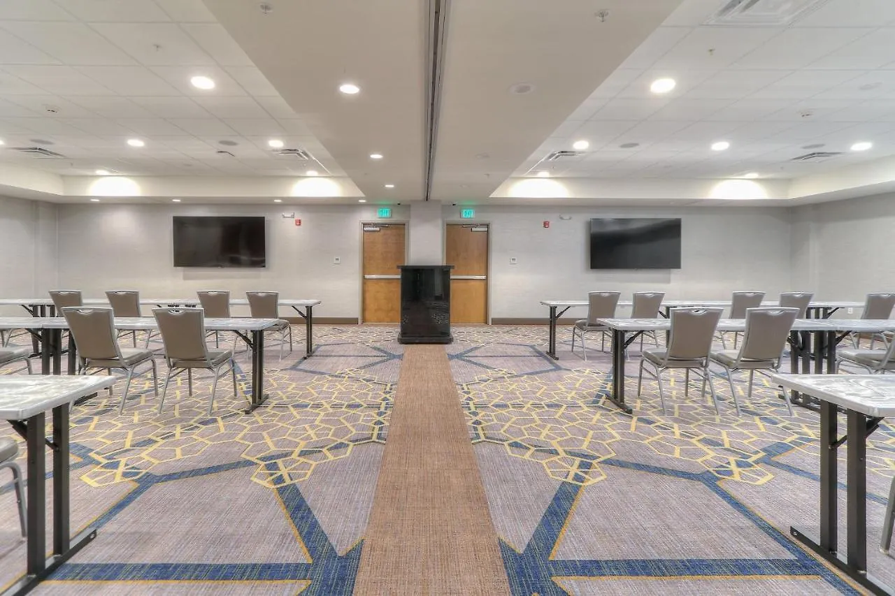 Hotel & Convention Center, An Ihg 4*