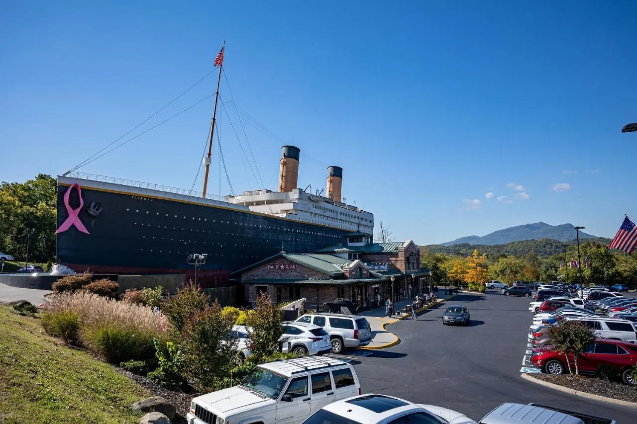 5bd5b Escape With 2 Hottubs, Thtr &game Rm,1mi To The Parkway! 4mi To Dollywood - Spring *