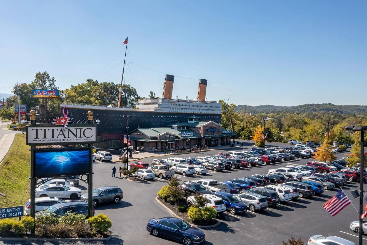 5bd5b Escape With 2 Hottubs, Thtr &game Rm,1mi To The Parkway! 4mi To Dollywood - Spring *