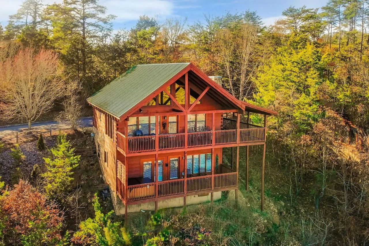Casa de Férias Ern858 - Eagles On High - Great Location! Close To The Action! *