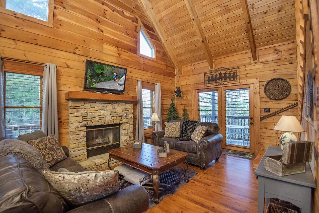 Er103 - Knotty Pine Great Location - Close To Town!