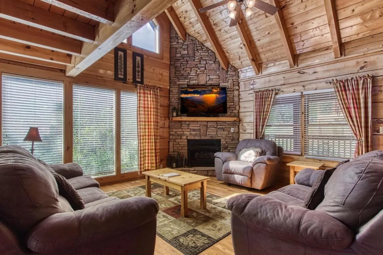 Ern864 - The Cedars - Great Location! Close To The Action!