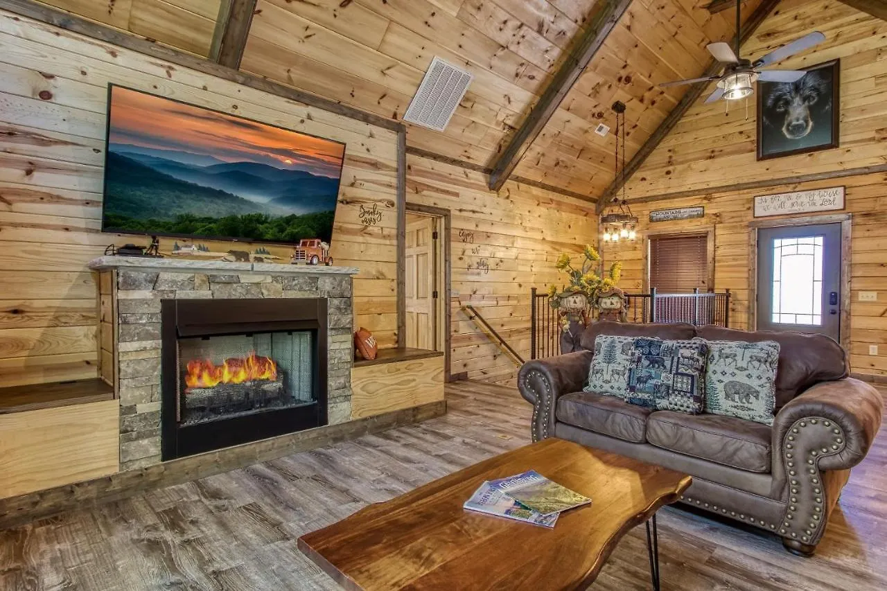 Ern822 - Smoky Oasis - Great Location, Private Indoor Heated Pool! Pigeon Forge