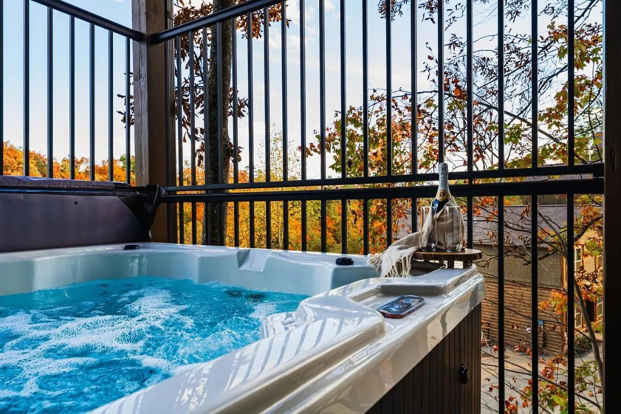 Σπίτι διακοπών New Discount, Private Pool, Fire Pit, Theater, Hot Tub Pigeon Forge