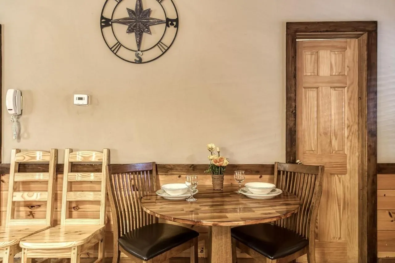 Cuddlin' Up, Er209 - Luxury At Its Finest And Location That Can't Be Beat! Holiday home