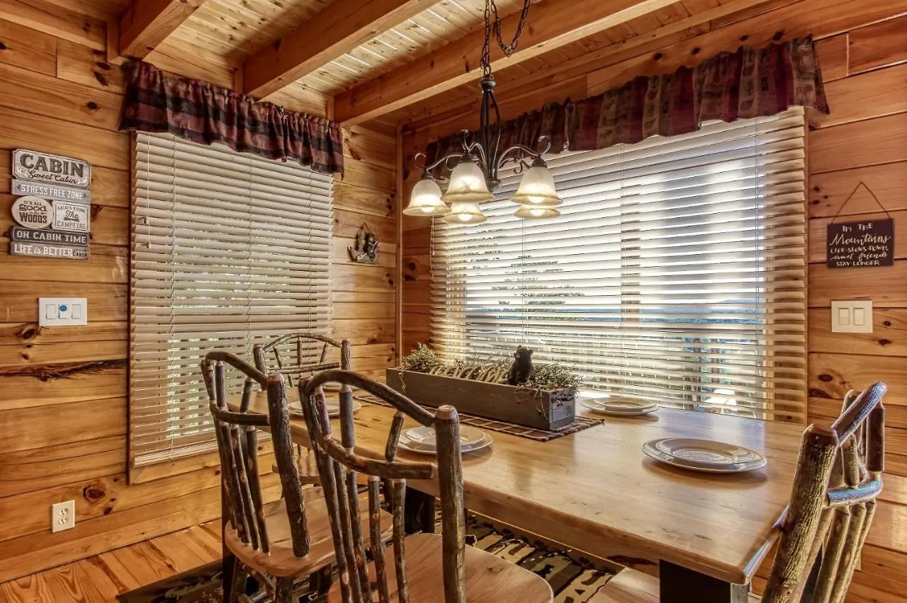Majestic Mountain View - Great Location! - Convenient To Everything! *