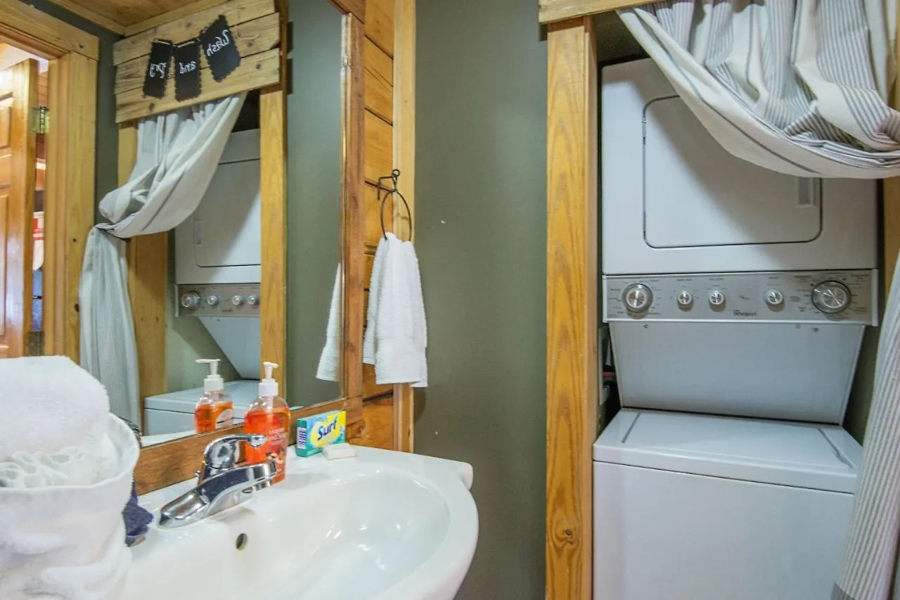 Er103 - Knotty Pine Great Location - Close To Town! * Pigeon Forge