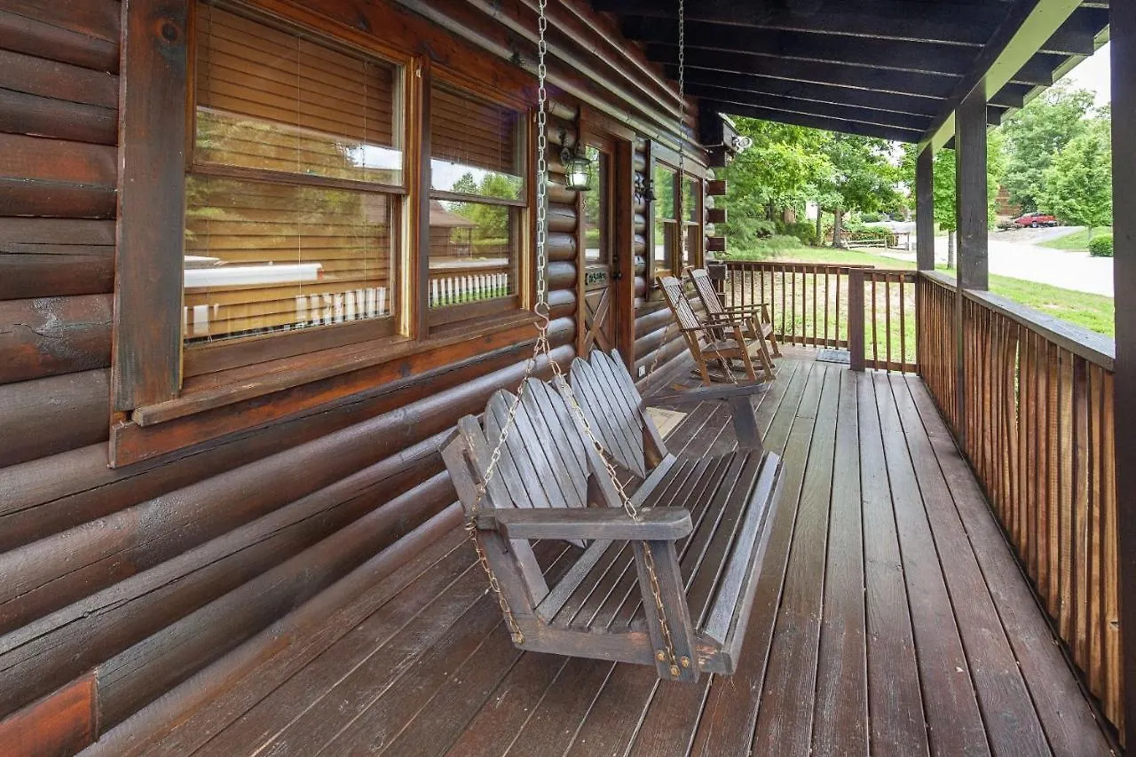 Er103 - Knotty Pine Great Location - Close To Town!